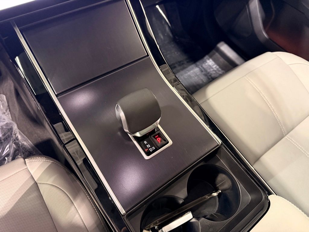 Thumbnail: 2026 Land Rover Range Rover Velar - 18