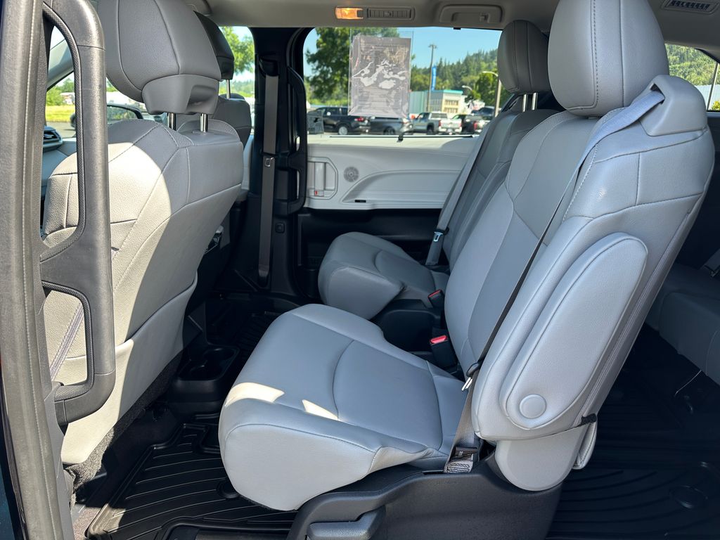 2025 Toyota Sienna XLE