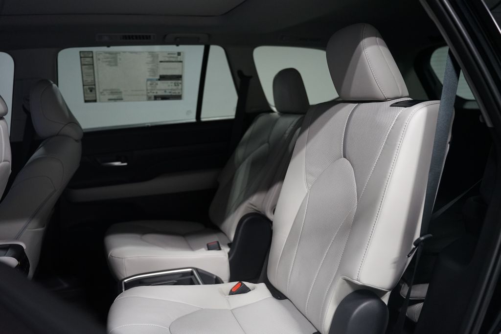 Thumbnail: 2026 Toyota Grand Highlander - 13