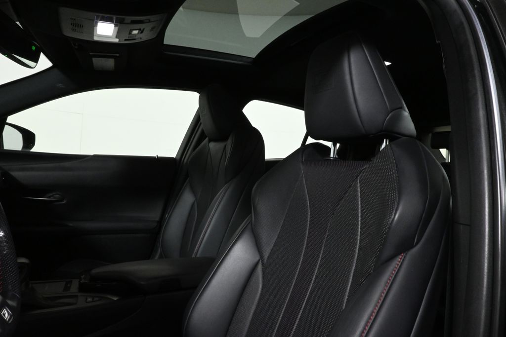 Thumbnail: 2022 Lexus UX - 16