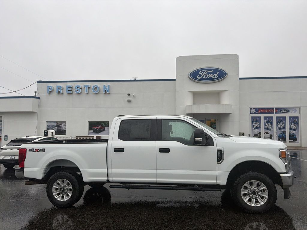 Oxford White 2022 Ford F-250 Super Duty XLT Crew Cab 4WD Pickup Truck Four-Wheel Drive 6-Speed Automatic