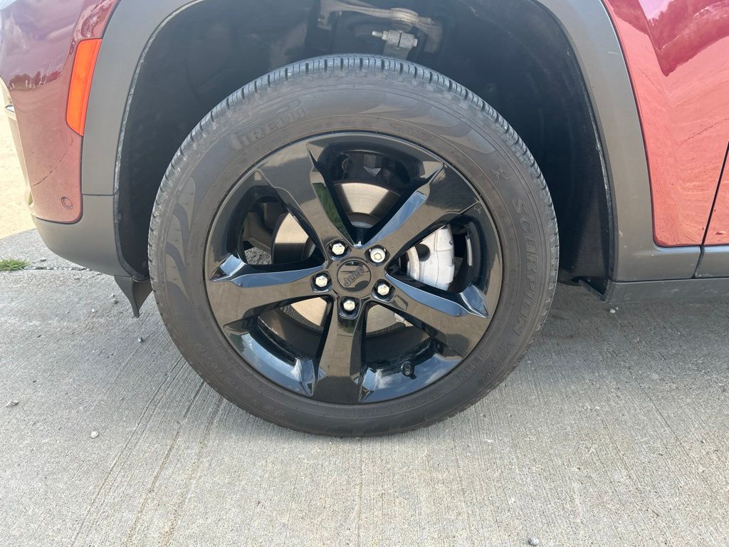 Used 2025 Jeep Grand Cherokee SUV