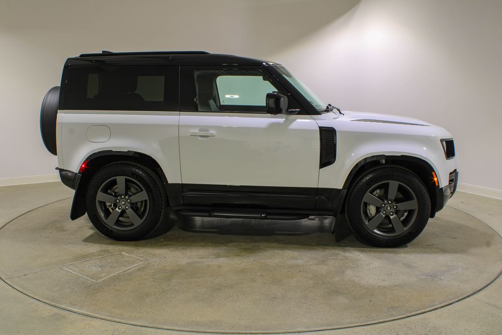 Certified Used 2025  Land Rover X-Dynamic SE image 6