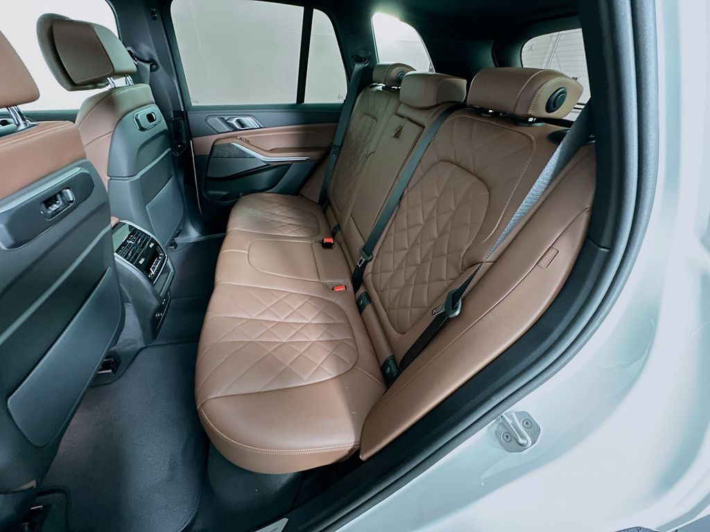 Thumbnail: 2026 BMW X5 - 17