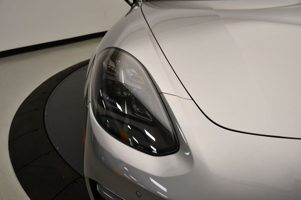 2023 Porsche Panamera GTS 14