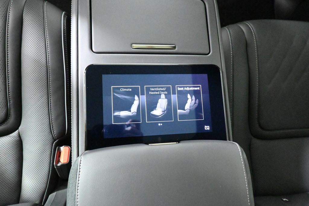 Thumbnail: 2026 INFINITI QX80 - 30