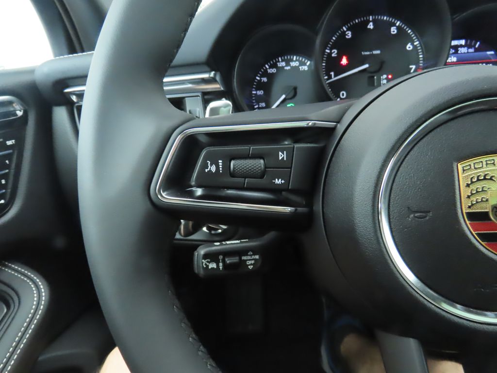 Thumbnail: 2025 Porsche Macan - 14