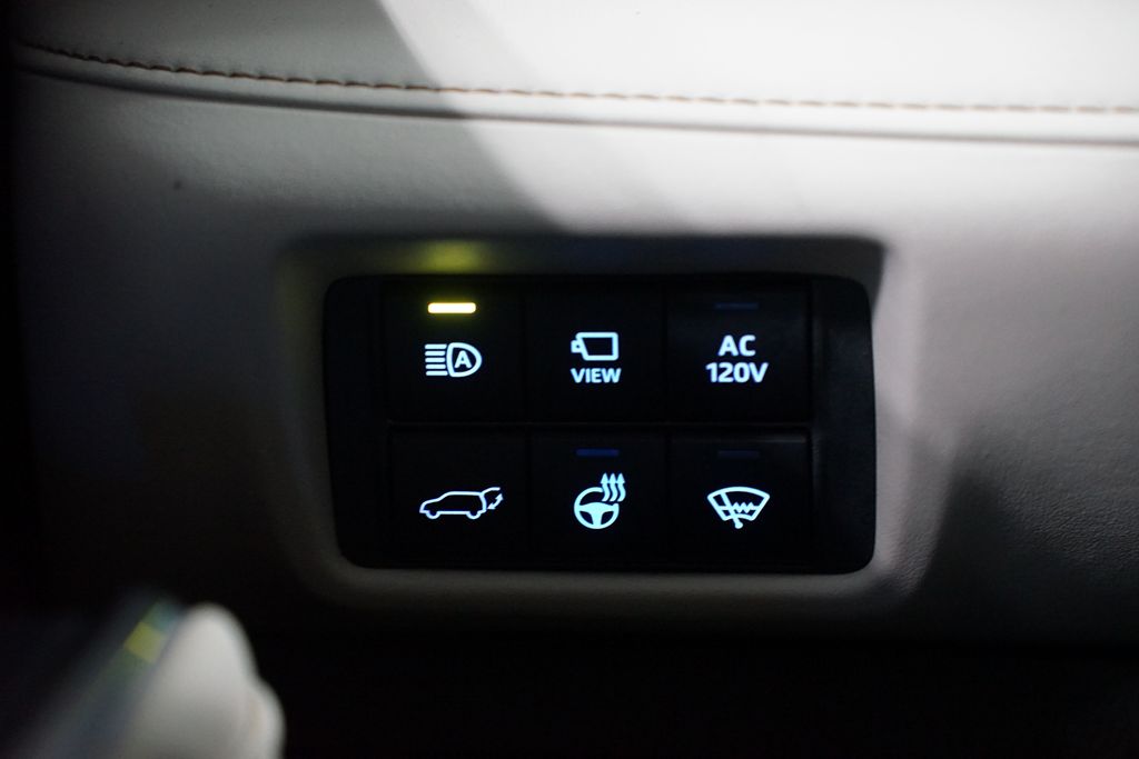 Thumbnail: 2020 Toyota Highlander - 25