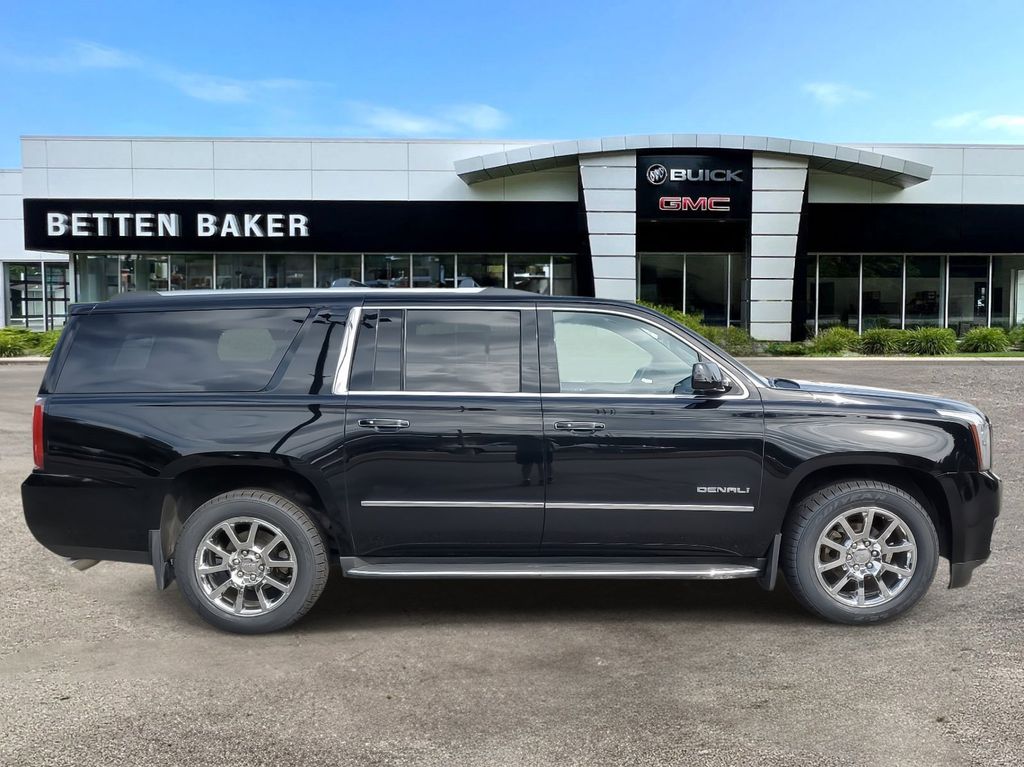 2016 GMC Yukon XL Denali 8