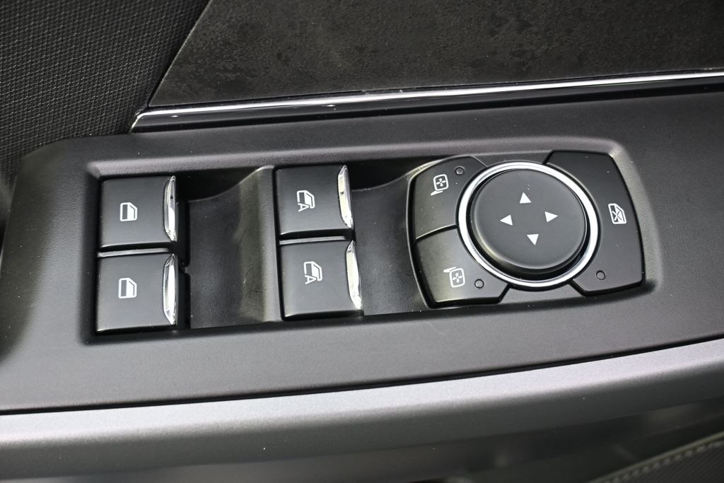 New 2025 Black Ford XLT Hybrid image 23