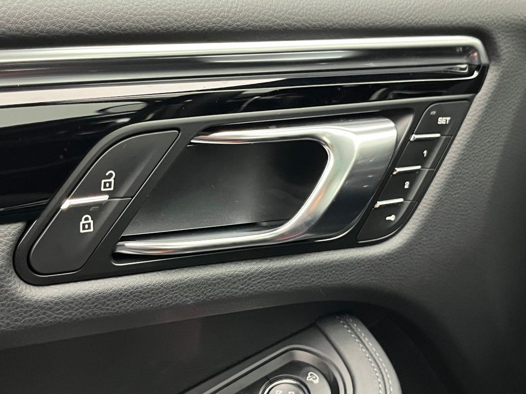 Thumbnail: 2026 Porsche Macan - 22