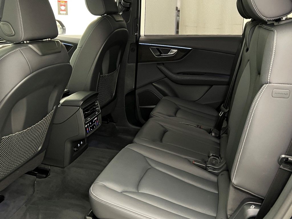 Thumbnail: 2025 Audi Q7 - 24