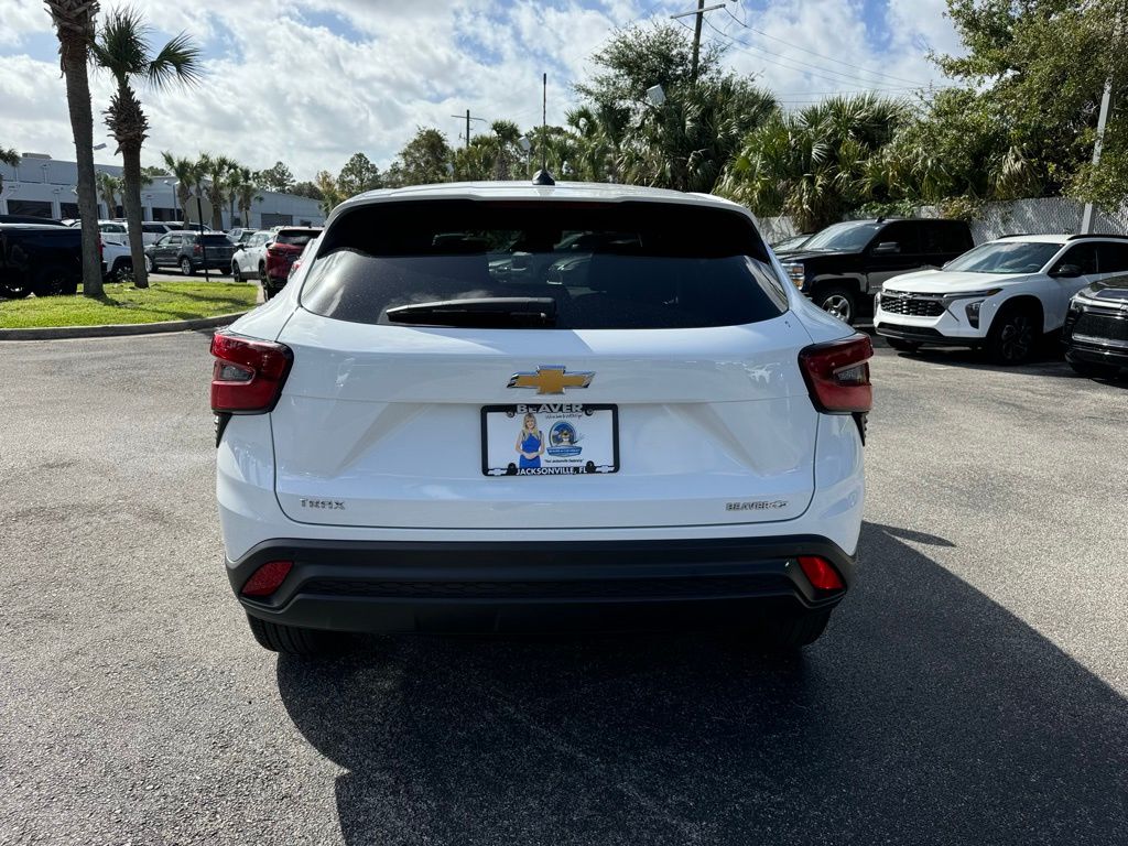 2025 Chevrolet Trax LS 7