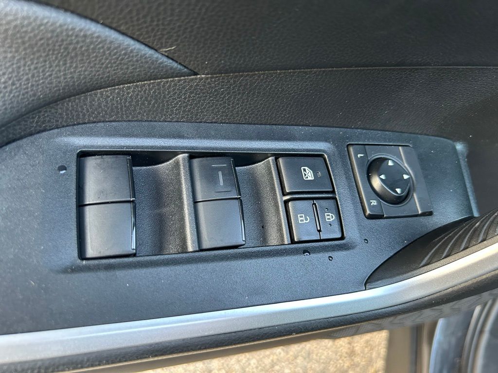 2022 Toyota RAV4 LE 16