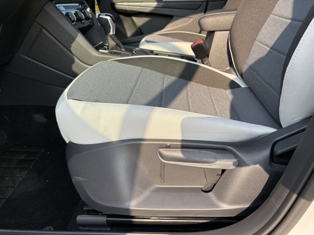 New 2025 Pure White Volkswagen 1.5T S image 13