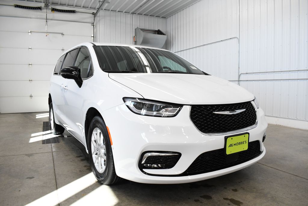 Used 2026 White Chrysler Select image 14