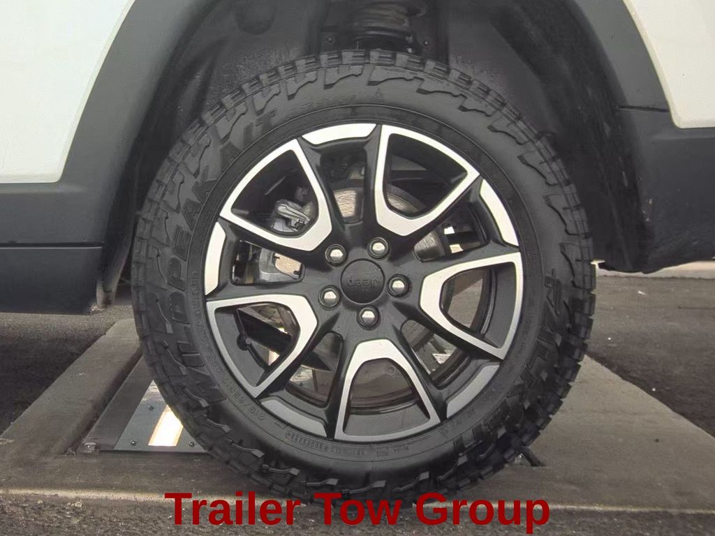 2024 Bright White Clearcoat Jeep Compass Trailhawk 4X4 SUV