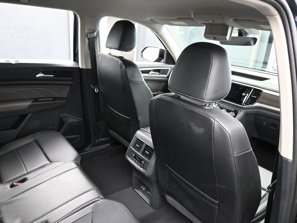 Used 2022 Deep Black Volkswagen 3.6L V6 SE w/Technology image 44