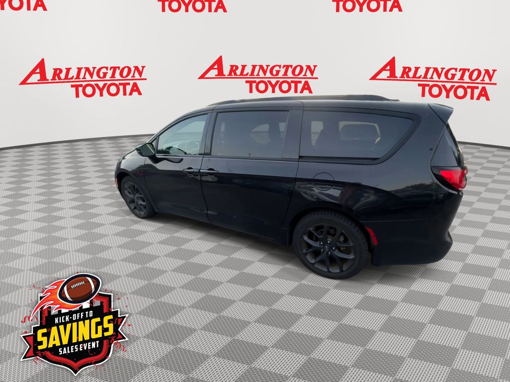 Used 2021 Chrysler Pacifica Van