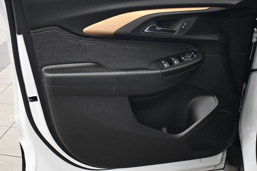 Thumbnail: 2023 Chevrolet TrailBlazer - 15