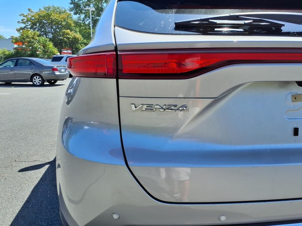 2024 Toyota Venza XLE photo 23