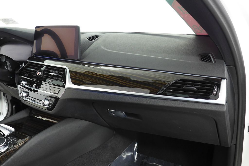 Thumbnail: 2023 BMW 5 Series - 14