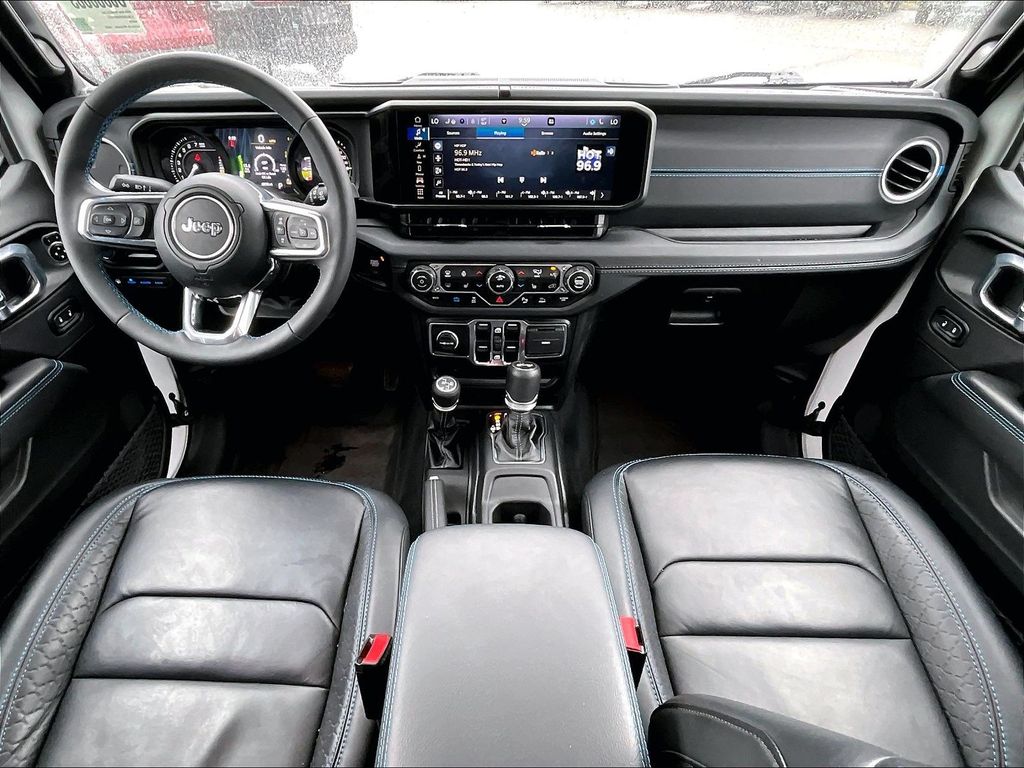2024 Jeep Wrangler — photo 21