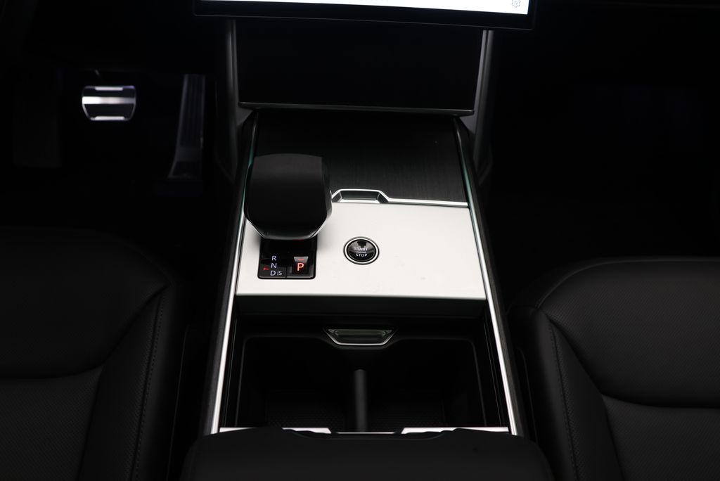 Thumbnail: 2026 Land Rover Range Rover - 21