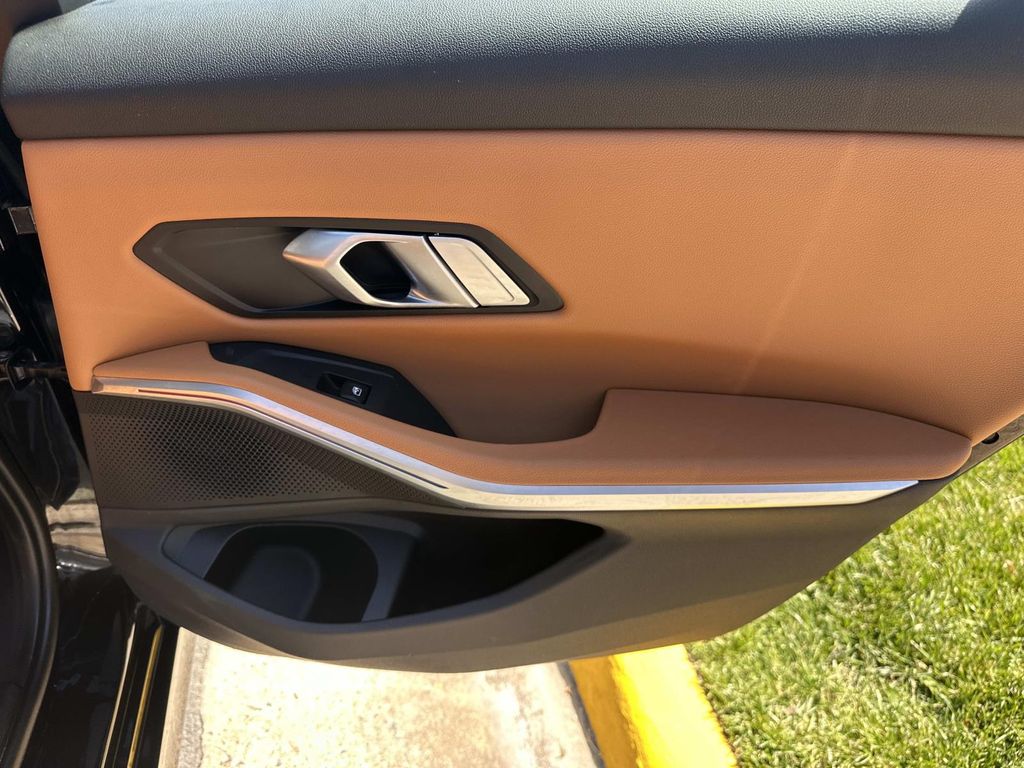 Thumbnail: 2022 BMW 3 Series - 12