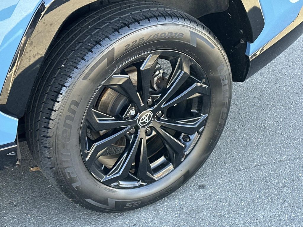 Thumbnail: 2022 Toyota RAV4 - 15