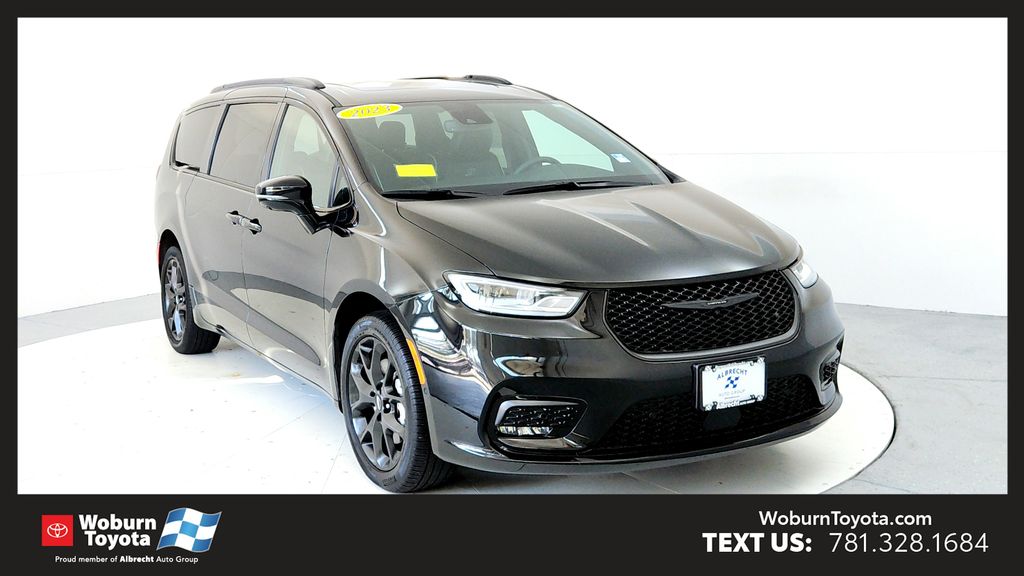 Brilliant Black Crystal Pearlcoat 2023 Chrysler Pacifica Minivan All-Wheel Drive 9-Speed Automatic
