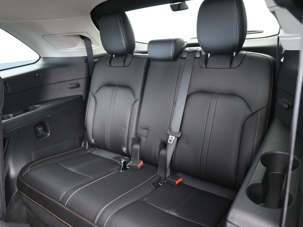 Used 2025 Rhodium White Premium Mazda Preferred image 31