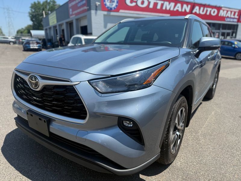 Moon Dust 2022 Toyota Highlander SUV / Crossover All-Wheel Drive 8-Speed Automatic
