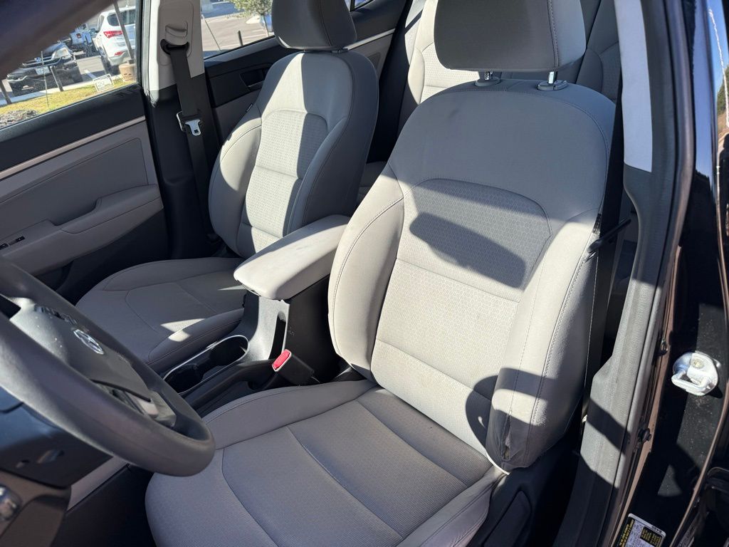 Thumbnail: 2017 Hyundai Elantra - 13