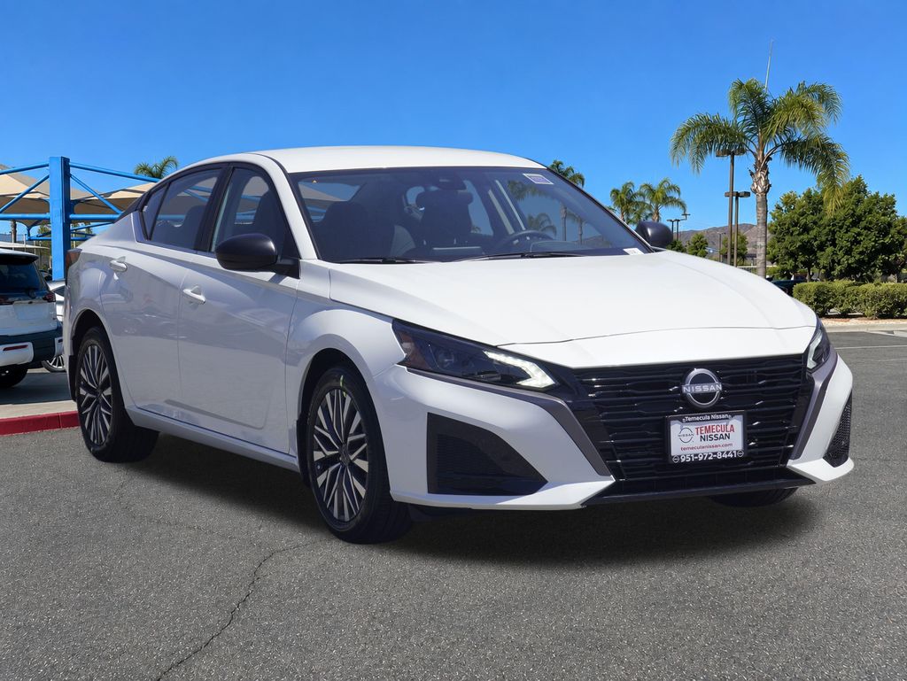 Pearl White Tricoat 2026 Nissan Altima Sedan Front-Wheel Drive Continuously Variable Transmission
