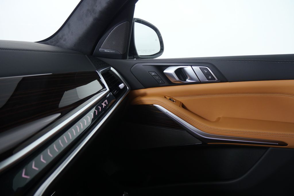 Thumbnail: 2026 BMW X7 - 27
