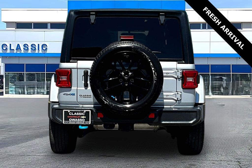 View vehicle photo 6