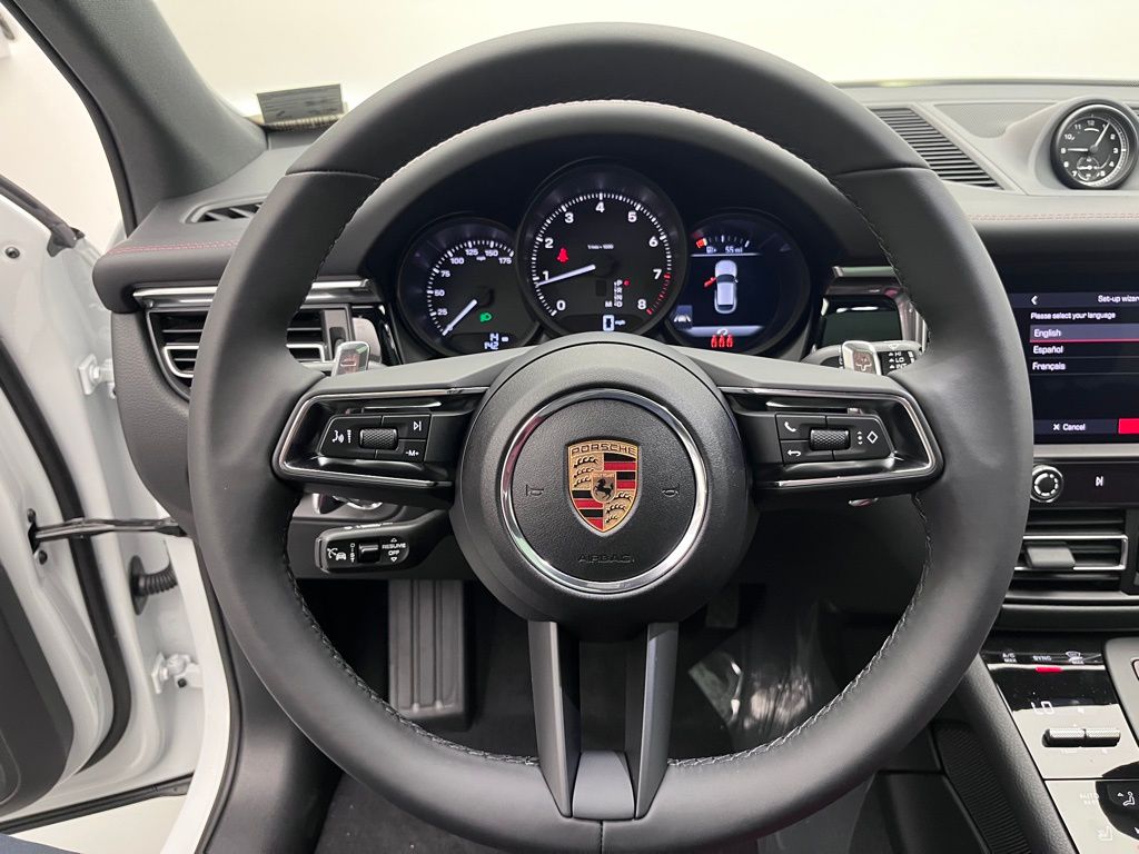 2025 Porsche Macan  12