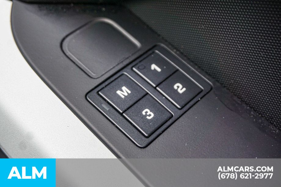 Used 2024 Black Land Rover S image 58
