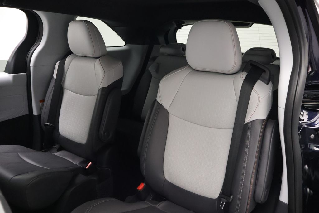 Thumbnail: 2024 Toyota Sienna - 18