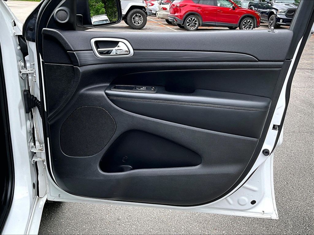 2019 Jeep Grand Cherokee — photo 12