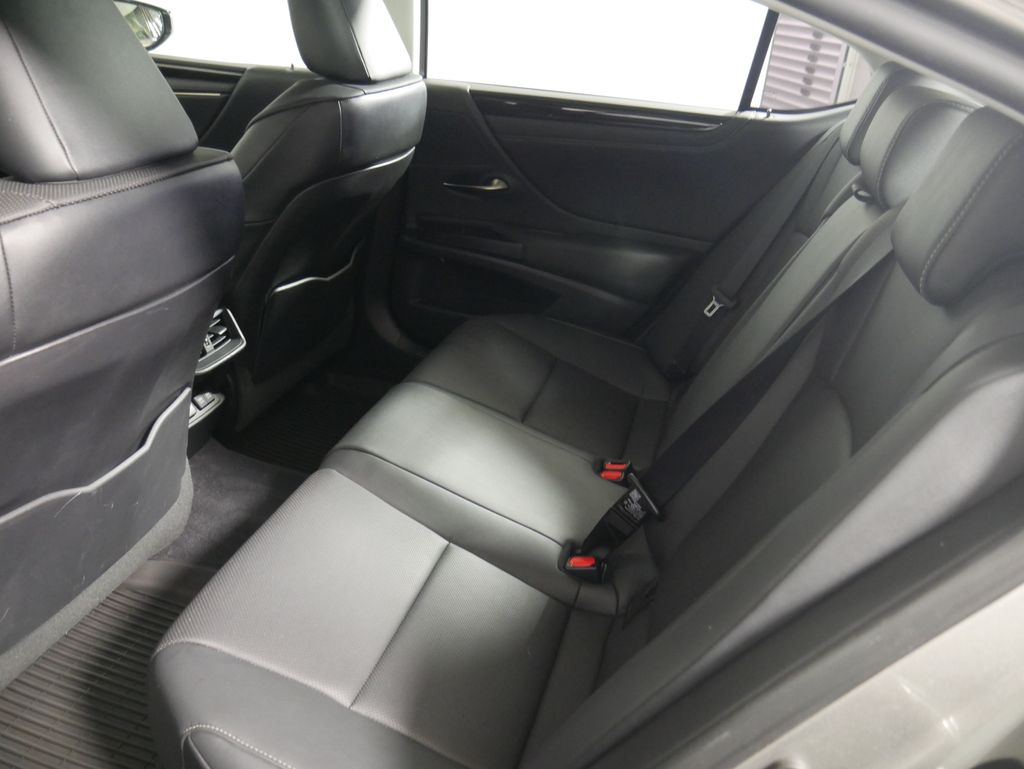 Thumbnail: 2021 Lexus ES - 13