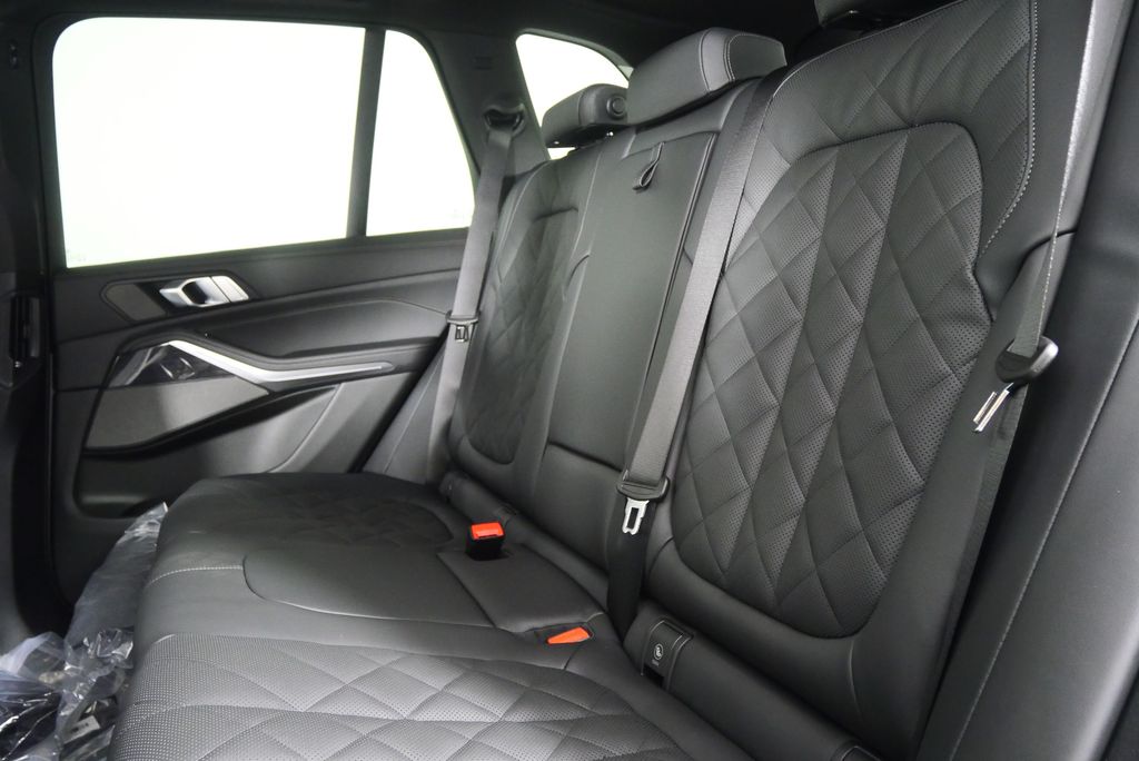 Thumbnail: 2026 BMW X5 - 16