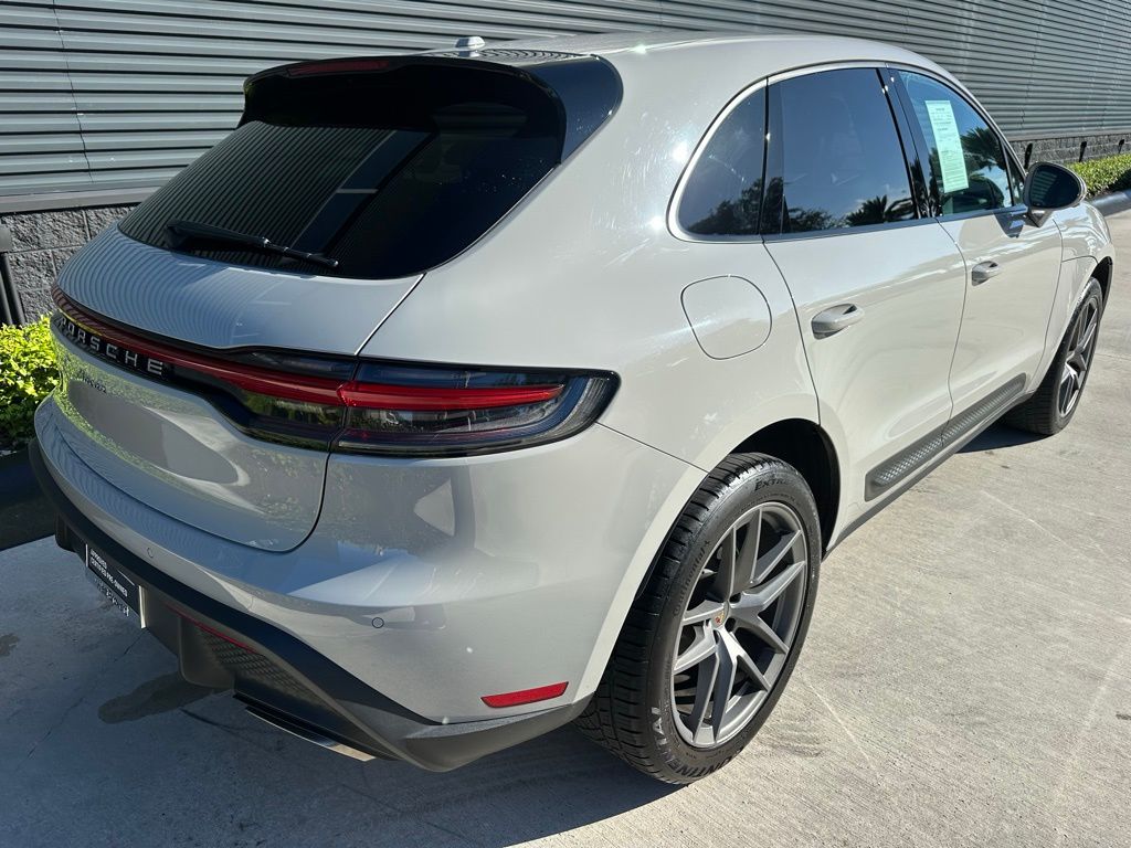 Thumbnail: 2022 Porsche Macan - 11