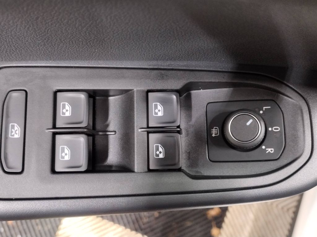 2025 Volkswagen Taos 1.5T SE Black