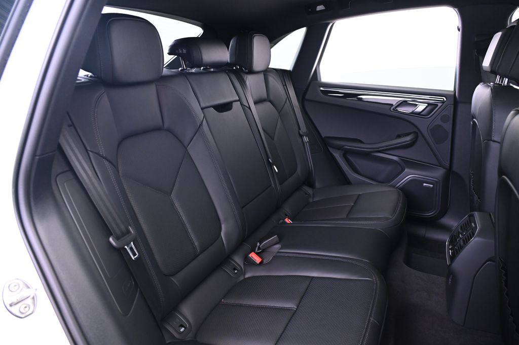 Thumbnail: 2025 Porsche Macan - 23