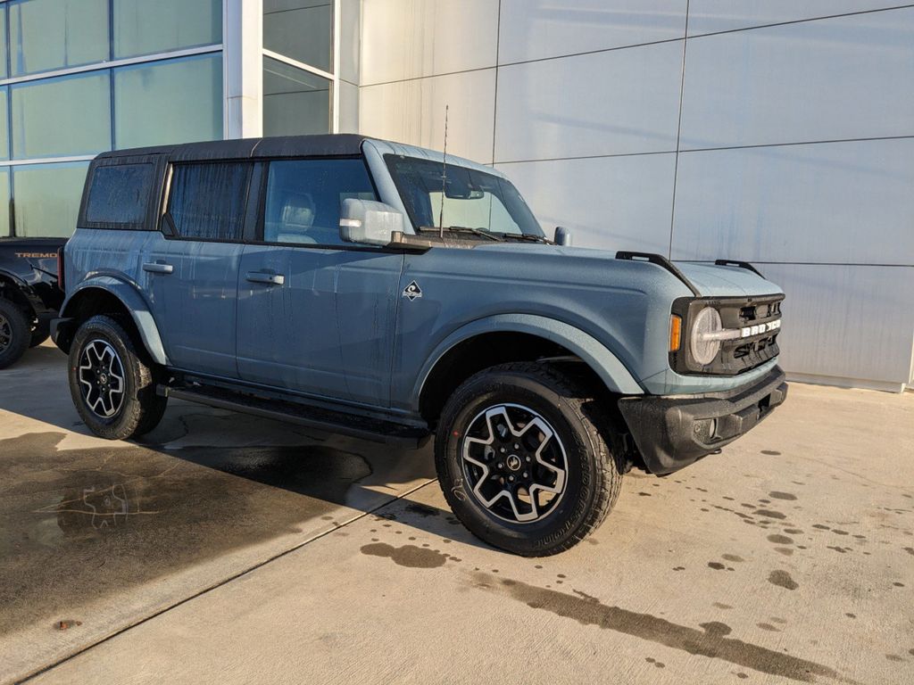 2024 Ford Bronco Outer Banks