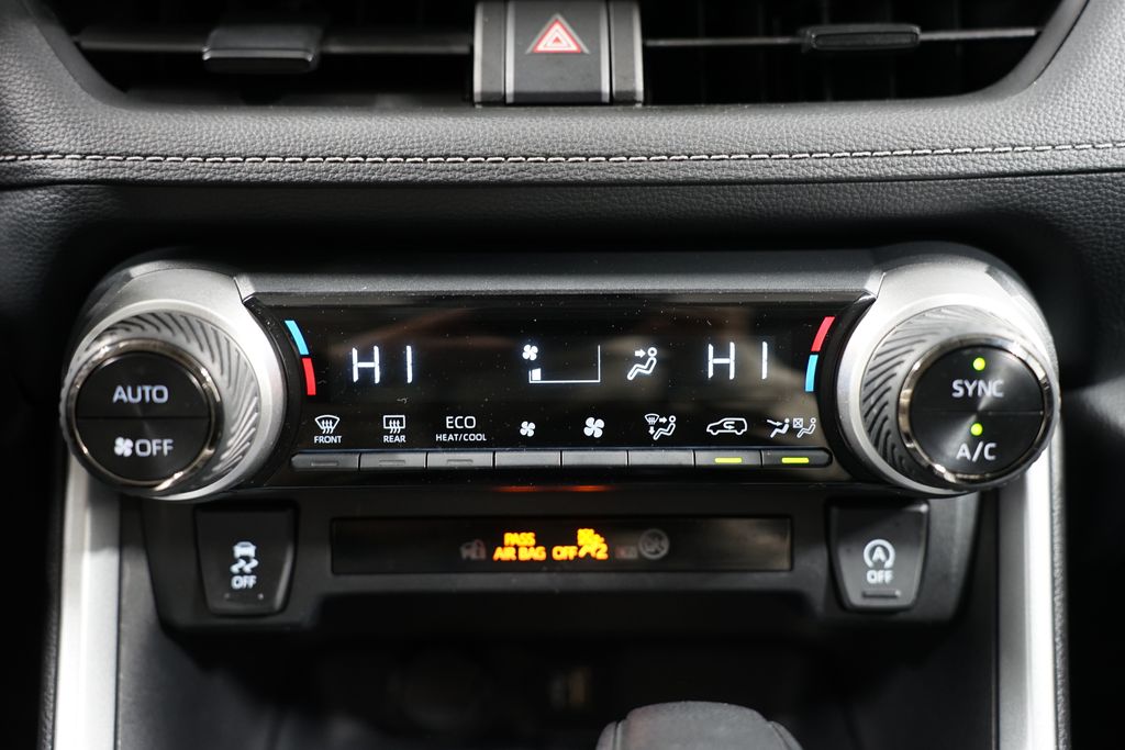 2024 Toyota RAV4 XLE 19