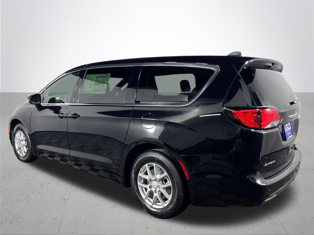 2026 Chrysler Voyager LX