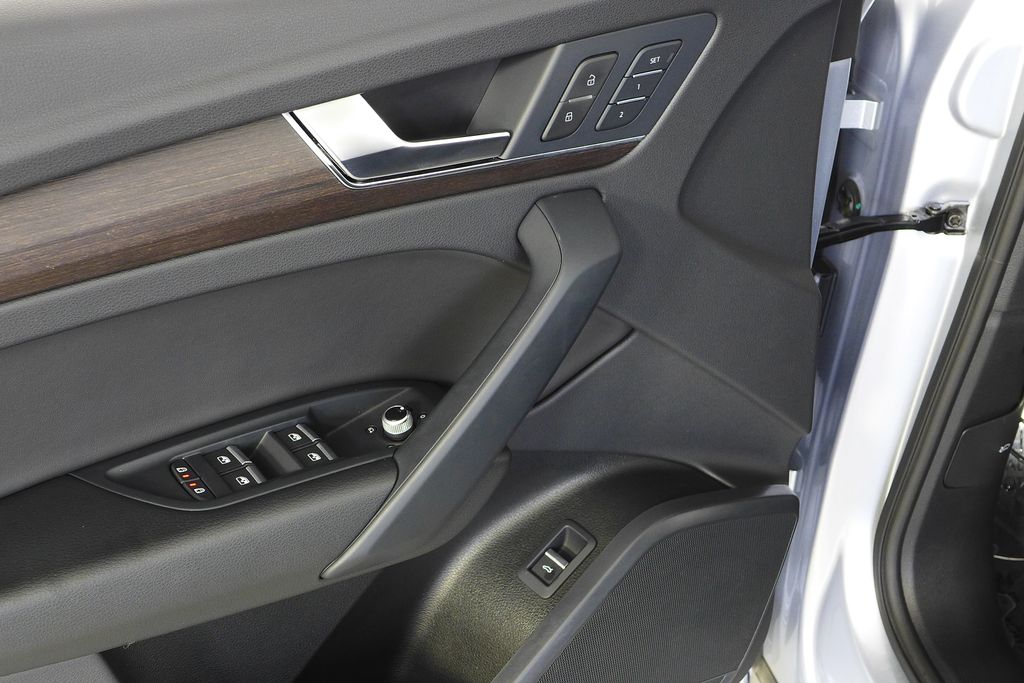 Thumbnail: 2023 Audi Q5 - 12